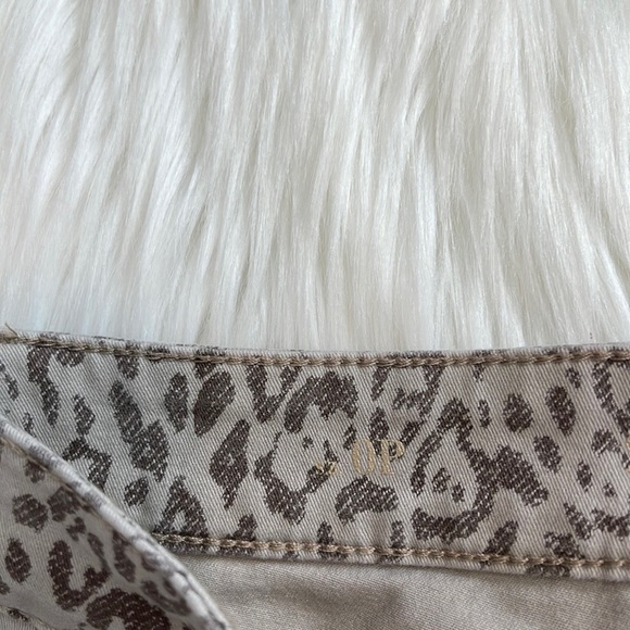 WHBM ‘The Skinny’ Mid-rise Leopard Crop Jeans - Picture 8 of 9